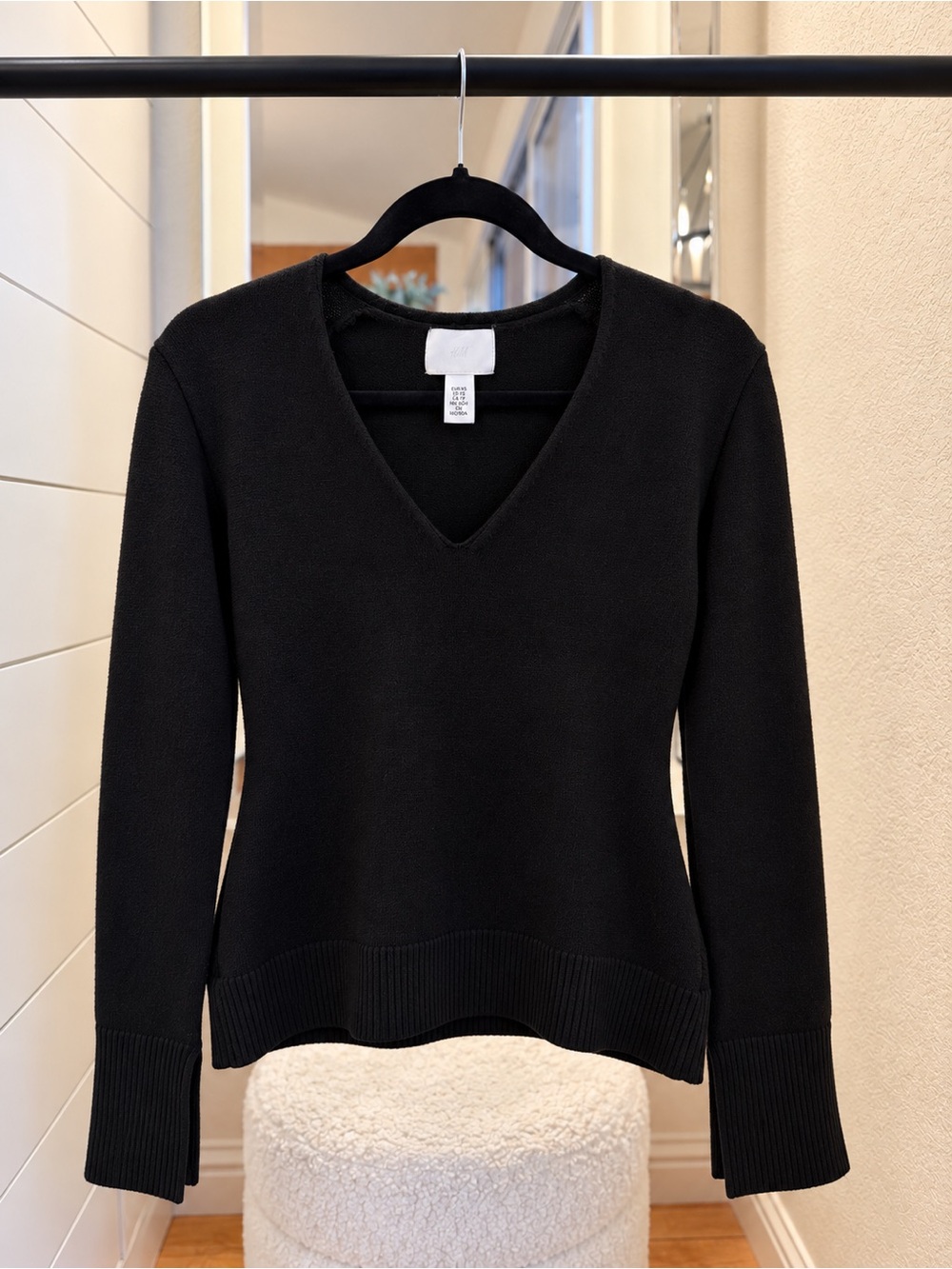 H&M Black V-Neck Wool Blend Sweater Pullover Size XS